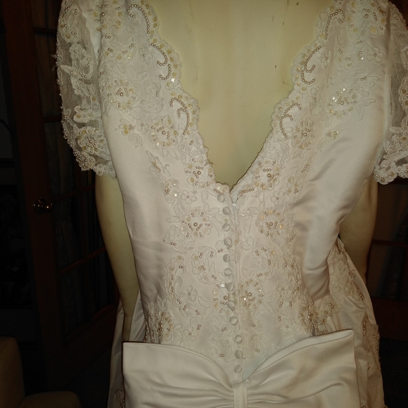 Exquisite Plus Size Bridal Gown With Train Size 5x - Picture 1 of 8